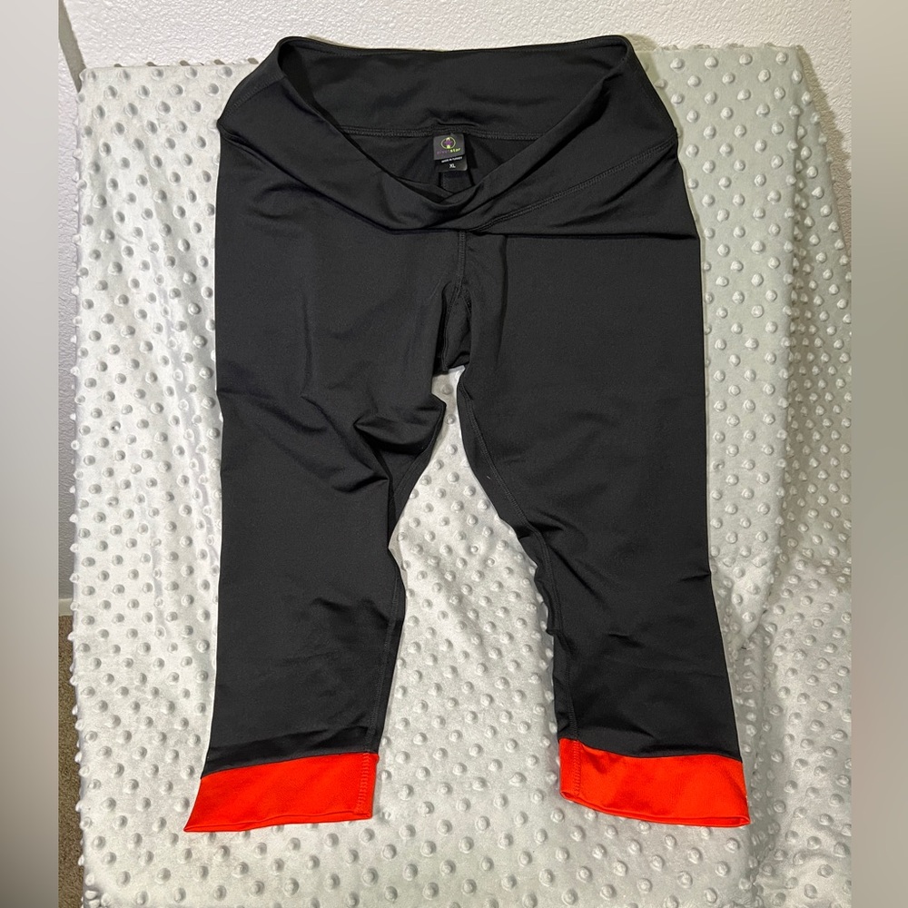 Pivot Star Roller Derby Uniform Capri Leggings XL in black and red never worn